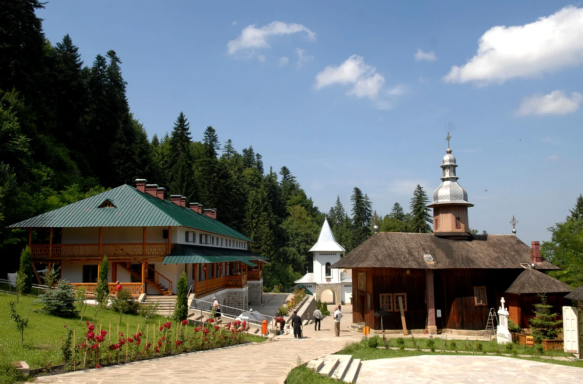Mănăstirea Sihla, un așezământ înconjurat de mari păduri FOTO Monitorul Neamţ