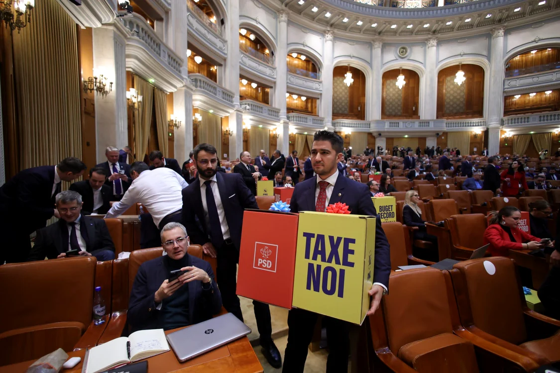 Scandal de amploare în Parlament. Foto: USR