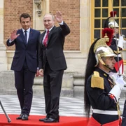 Emmanuel Macron & Vladimir Putin / FOTO EPA / 29 mai 2017