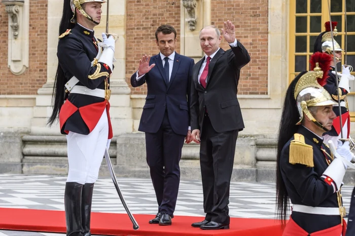 Vladimir Putin, primit de Emmanuel Macron la Palatul Versailles FOTO EPA