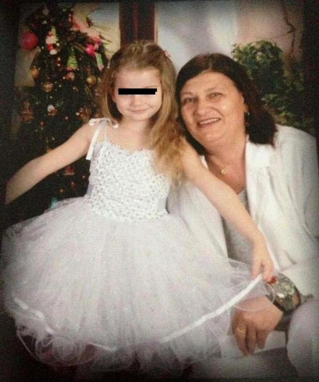 Irina a fost crescută de bunica ei cu care a locuit şi în America