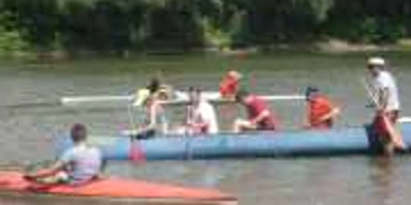 Oficialităţi şi sportivi au plecat în Ungaria pe Someş