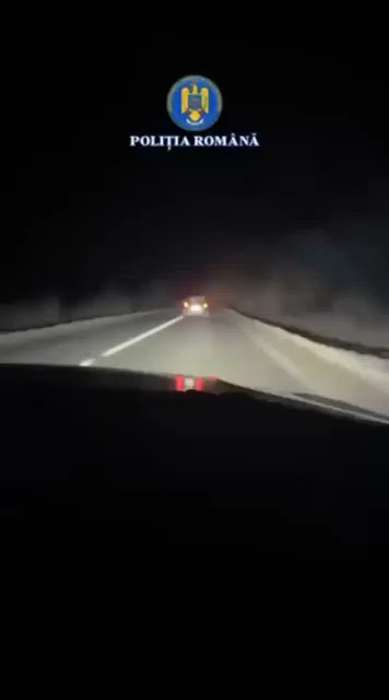 Copil de 12 ani la volanul unei mașini furate, urmărit de polițiști din două județe