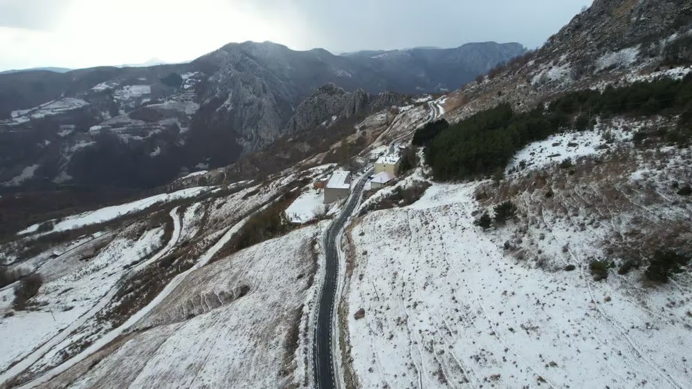 Imagini spectaculoase de pe Transapuseana, cel mai scump drum din ţară. Primul tronson este aproape gata VIDEO 