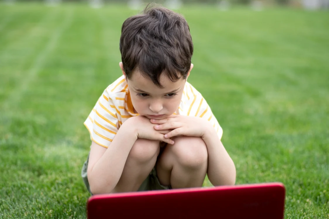 copiii şi tehnologia - shutterstock 