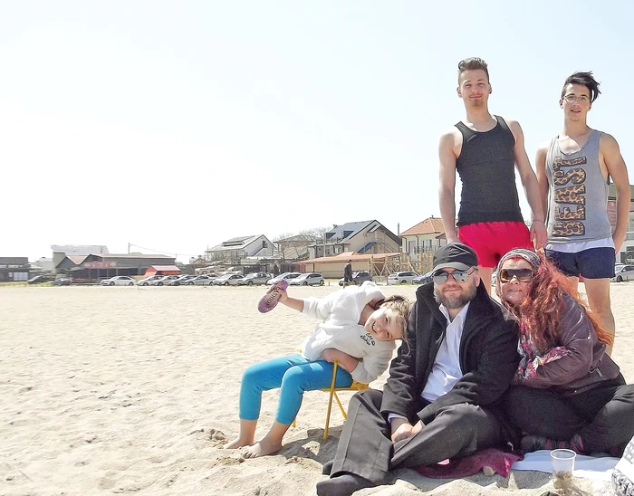 Turiştii n-au mai avut răbdare şi au venit în Vama Veche cu câteva zile înainte de începerea sezonului estival. Click! a dat o raită prin staţiunile preferate de români pentru miniconcediuFoto: Mariana Iancu