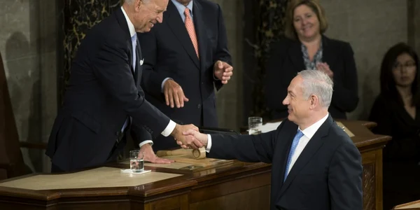 Premierul israelian Benjamin Netanyahu şi Joe Biden în 2011 la o întrunire a Congresului american pe tema păcii  israelieno- palestiniene FOTO EPA-EFE