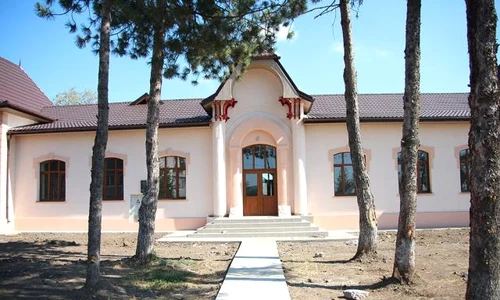 869035maxim jpg