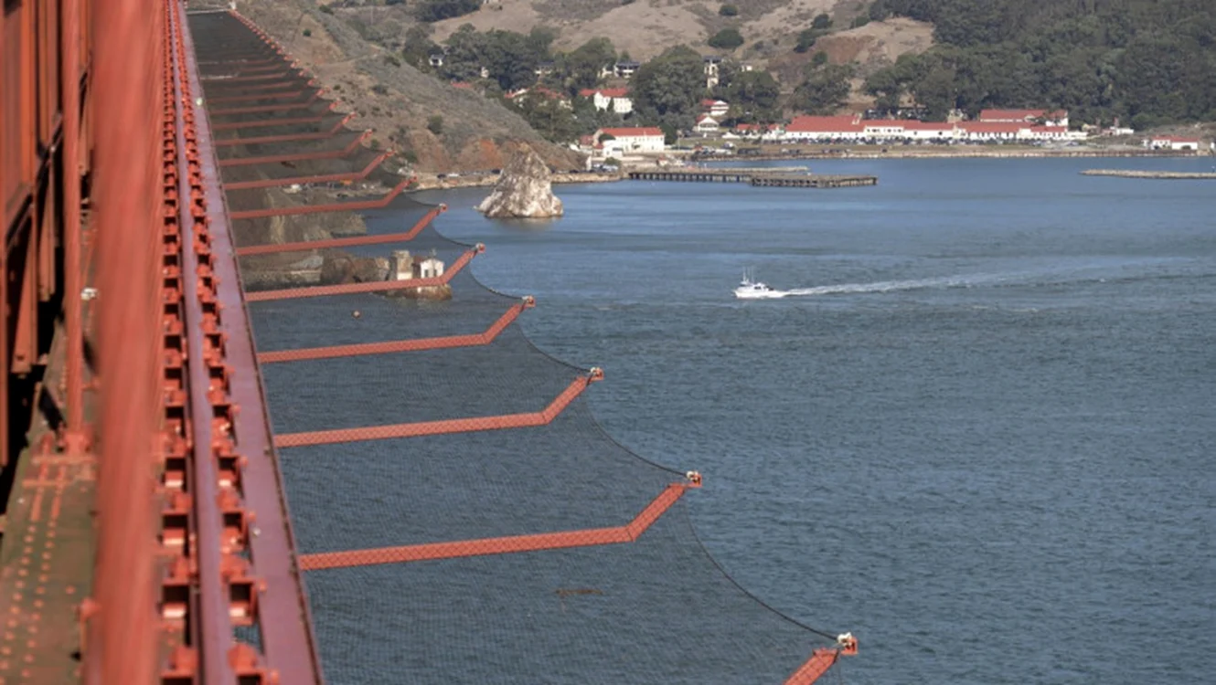 Podul Golden Gate are acum o plasă de protecție pentru prevenirea sinuciderilor. Foto: Profimedia