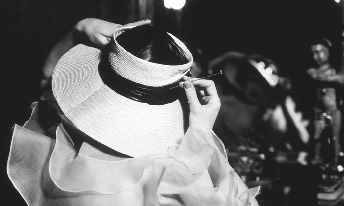 Moda edwardiană: pericolul acelor de pălărie jpeg