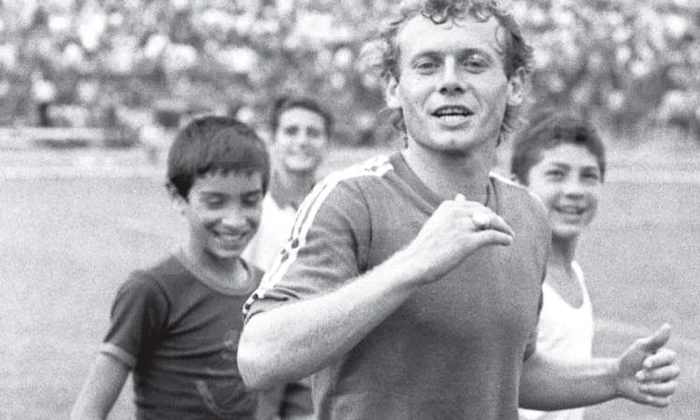 A murit legendarul fotbalist Ilie Balaci jpeg