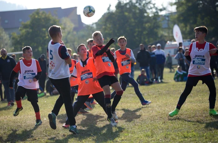 Copiii au luat cu asalt terenurile de fotbal
