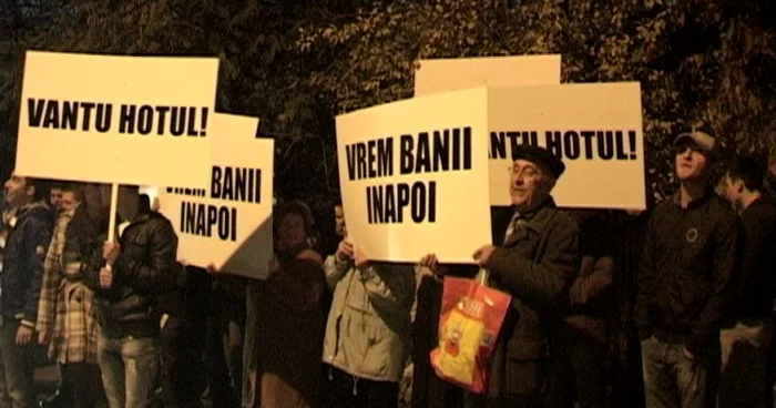 Protestatarii i-au huiduit pe Luca şi Vântu