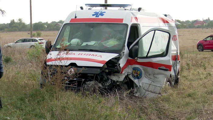 Asistenta a fost rănită la cap, după impact. FOTO Iulian Bunilă