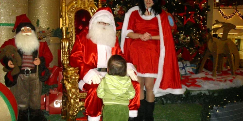 Copiii au recitat poezii pentru a primi cadouri