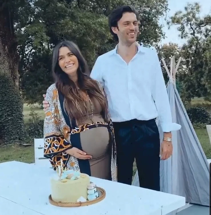 Lili Sandu și iubitul ei, Silviu Țolu, la momentul tortului