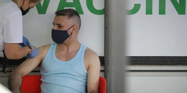   Campanie de vaccinare impotriva COVID-19 in Piata Obor din Bucuresti mici FOTO Inquam Photos / Octav Ganea