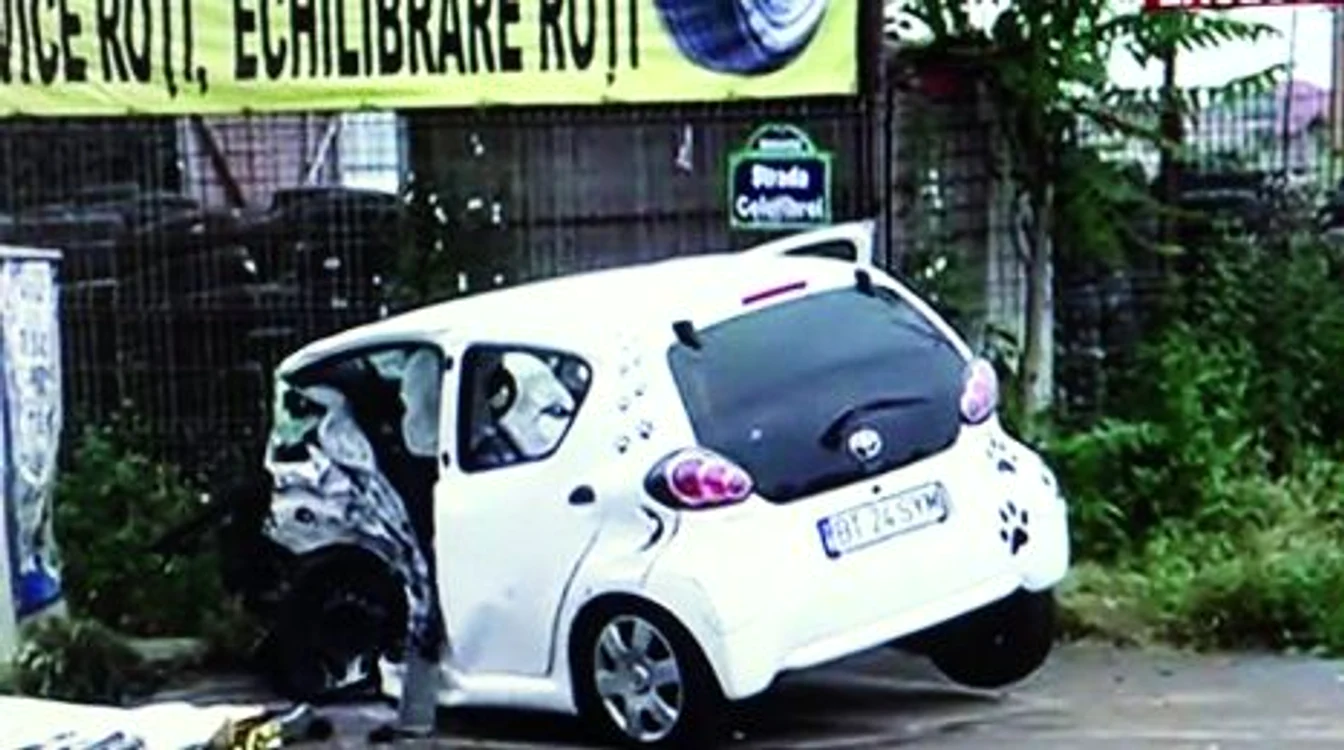 
    Şoferul autoturismului Toyota nu a mai  putut fi salvat  
