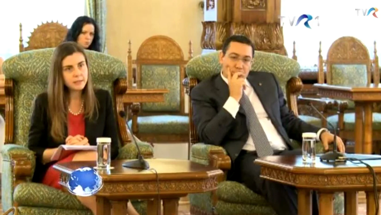 
    Clipul cu discuţiile dintre cei trei oameni politici este viral pe YoutubeFoto Youtube  