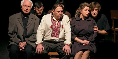 Actorii din Mariupol, pe scena Festivalului Babel. FOTO Teatrul Tony Bulandra