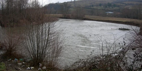 Zona amonte a podului din Goruia