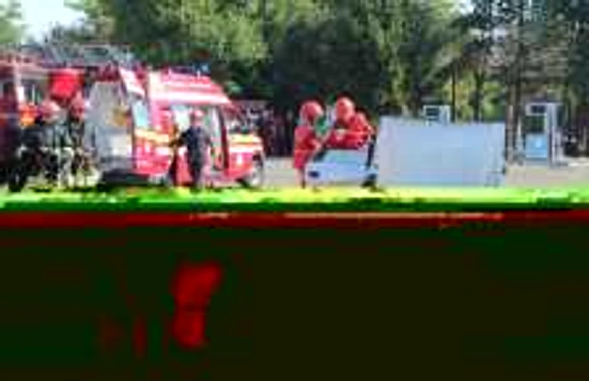 Pompierii le pot arăta vizitatorilor cum salvează vieţile victimelor din accidentele rutiere. Arhivă