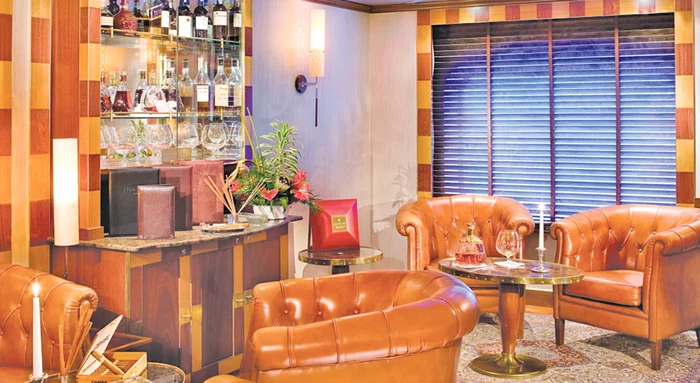 Călătorii în croaziera de milioane de dolari vor  sta în apartamentul regal,  care include două dormitoare,  două băi din marmură şi un bar