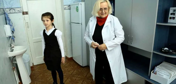 Asistenta medicală Lora Bogatu este responsabilă de sănătatea elevilor FOTO Dumitru Goncear