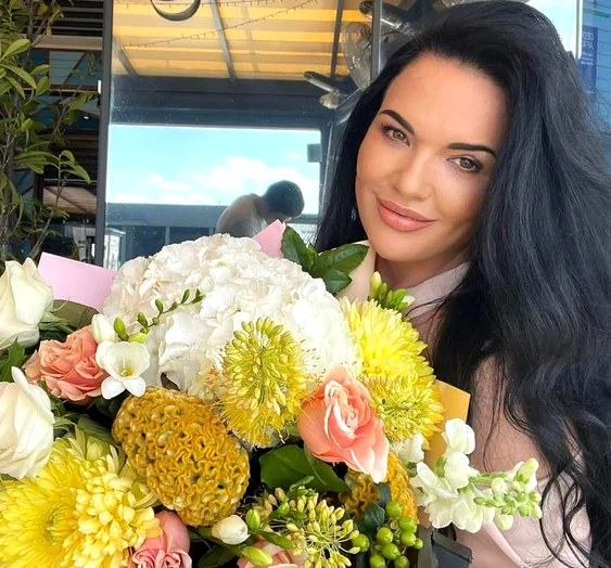 Ioana Simion primește buchete imense de flori de la soțul ei, Ilie Năstase Sursa: Facebook