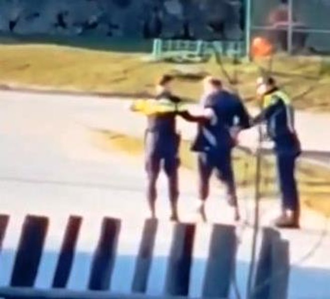 Polițiști acuzați că au snopit în bătaie un bărbat din Anina. Loviturile l-au băgat în spital