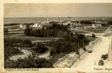 Vila lui Barbu Stirbey alături de edificiile regale din Mamaia, imagine pe o carte poștală în colecția Andrei Ștomff (© cIMeC)