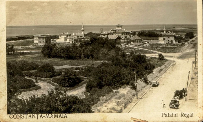 Vila lui Barbu Stirbey alături de edificiile regale din Mamaia, imagine pe o carte poștală în colecția Andrei Ștomff (© cIMeC)
