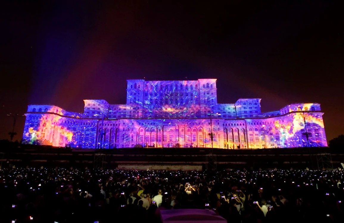 Palatul Parlamentului va fi luminat deosebit, grație celor 104 proiectoare video și laser