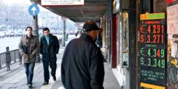 Euro sare de 4,3 lei, vom avea o viaţă mai scumpă