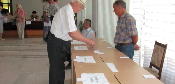 Vasluienii au ieşit în număr mare la vot în această dimineaţă