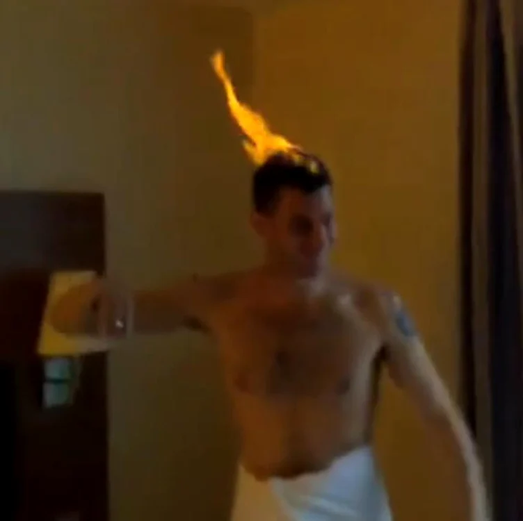 
    "Shaun Edinburgh 2010 being a Firestarter" se numeşte clipul din care a fost făcută captura  