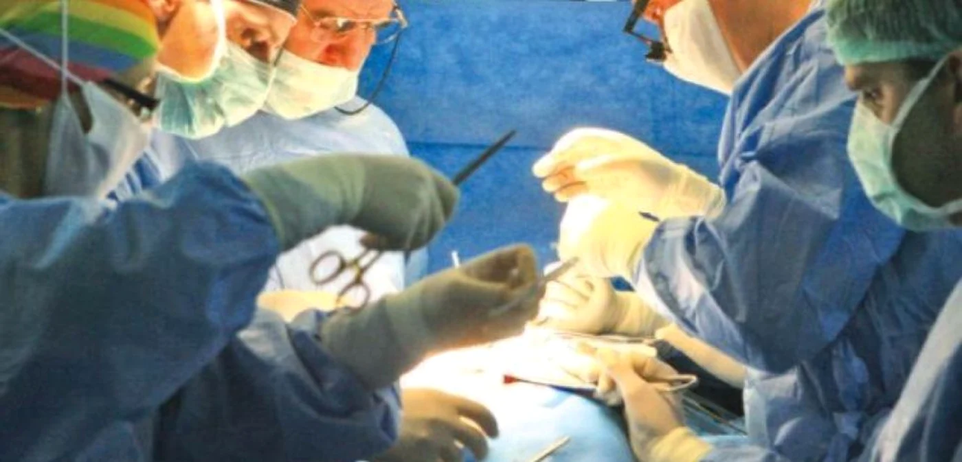 Intervenţie de transplant renal   FOTO Arhivă