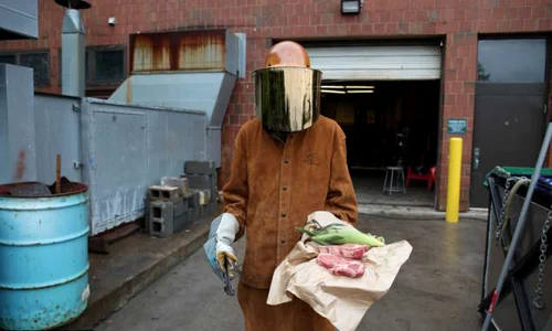 Bucătarul poartă echipament special jpeg