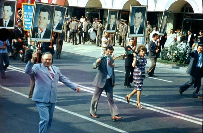 În timpul comunismului, 1 Mai debuta cu defilarea oamenilor muncii FOTO: Constantin Balaci