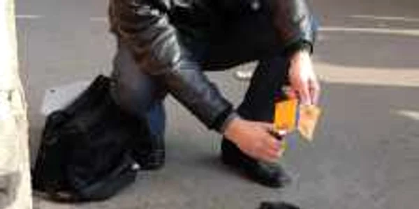 Zeci de protestatari au pichetat sediile partidelor de guvernământ