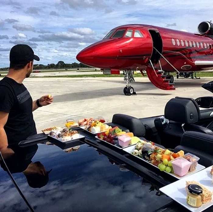 Copii bogați din Londra călătoresc doar cu avioane private