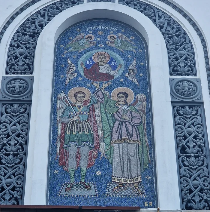 Sfinții Arhangheli Mihail și Gavriil ocrotitorii Mănăstirii Cașin din București Sursă Gabriel Cazacu