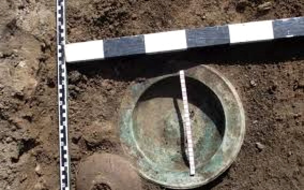 Momentul când tezaurul a fost descoperit. FOTO: Arheologie Medievală în Târgovişte