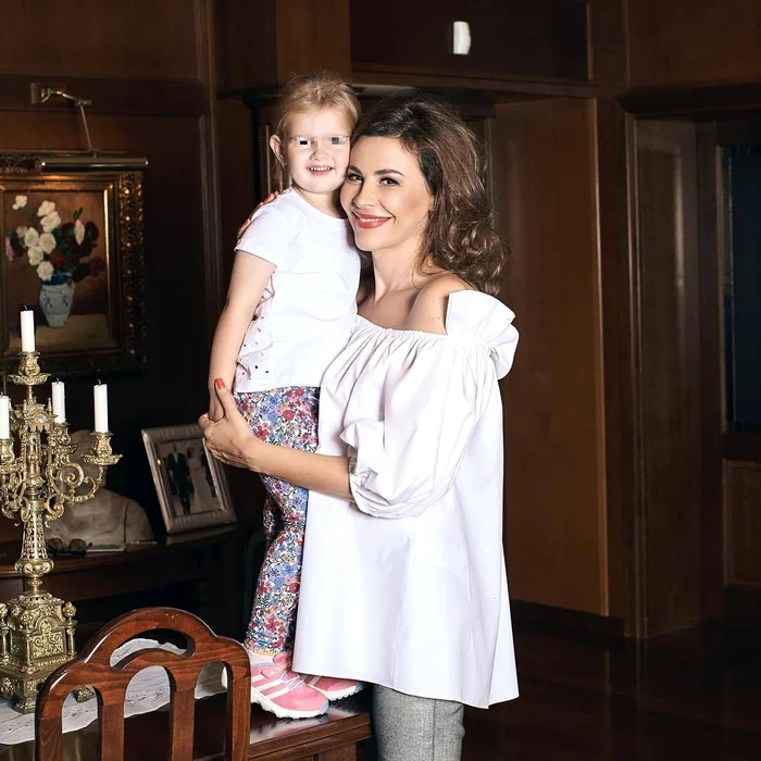 Viața de familie este completă pentru Viorel Cataramă și Adina Alberts de când au devenit părinți