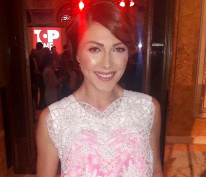 
    Ilinca Vandici a ales o ținută în alb și rozFoto: Gheorgeh Chelu  