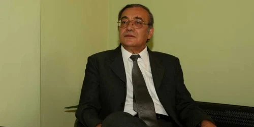 Directorul executiv al DSP Braşov, Gabriel Stanciu atrage atenţia asupra situaţiei critice din spitale. Foto:Stelian Grăjdan.