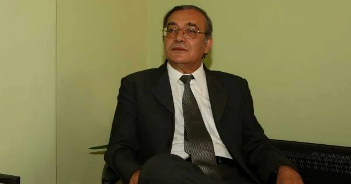 Directorul executiv al DSP Braşov, Gabriel Stanciu atrage atenţia asupra situaţiei critice din spitale. Foto:Stelian Grăjdan.