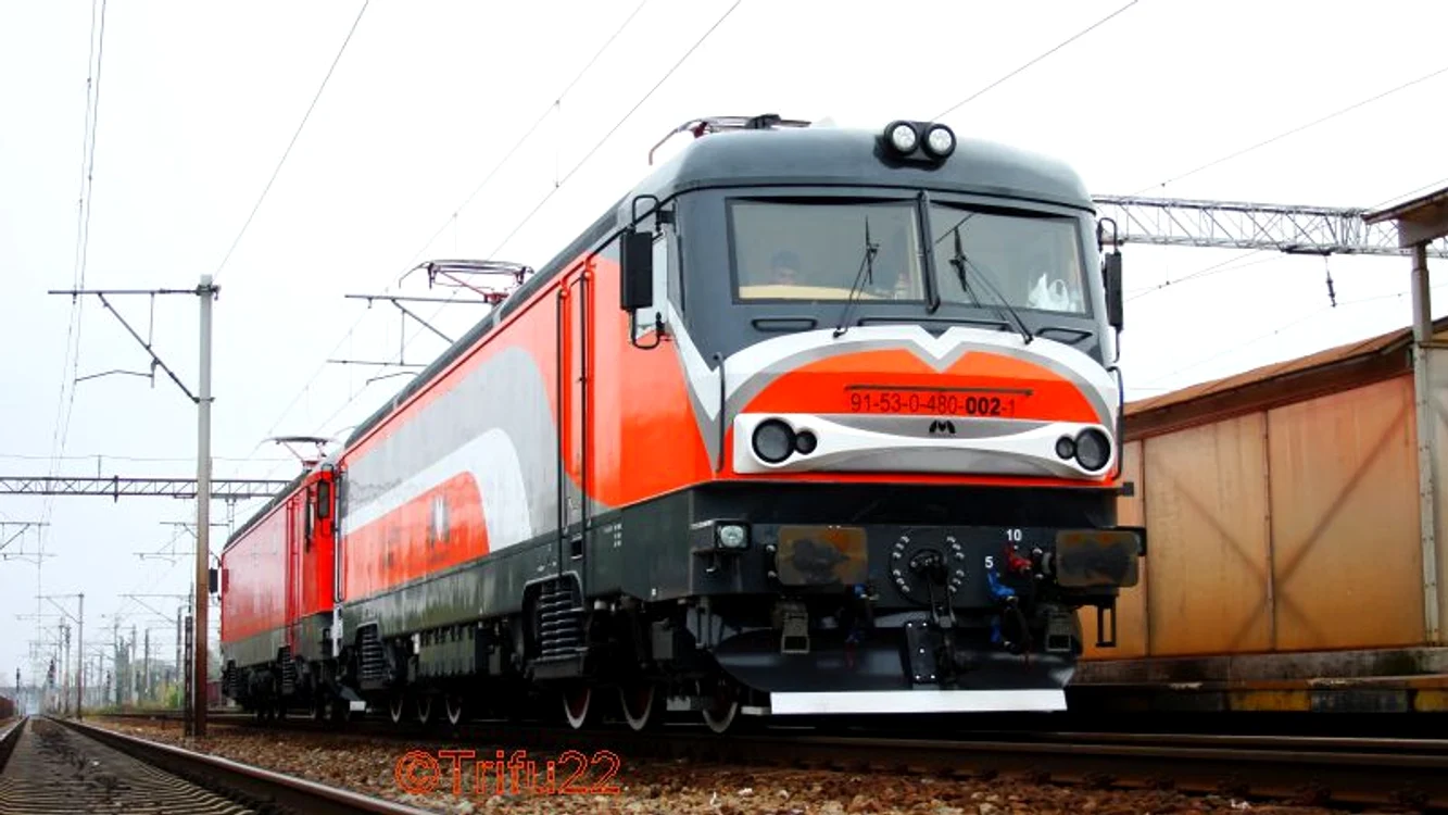 
    Locomotiva a izbit autobuzul, deoarece acesta a trecut calea ferată fără să se asigure  