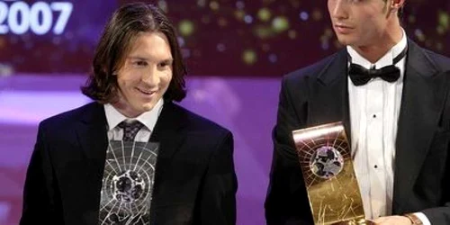 O întreagă planetă aşteaptă cu sufletul la gură duelul dintre Messi şi Ronaldo