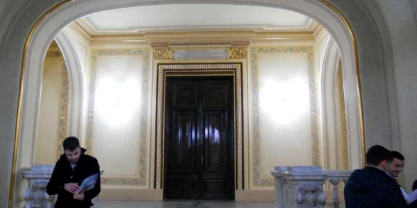 Frescele din Aula de la UTI au fost restaurate